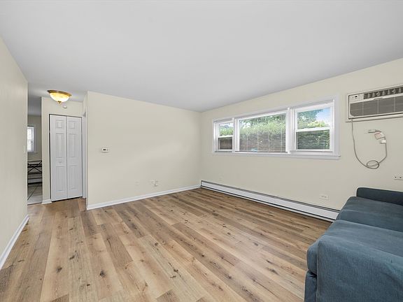 2nd image of 5815 Rose Ave APT 4