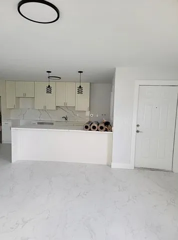 240 SW 7th St — Photo 15