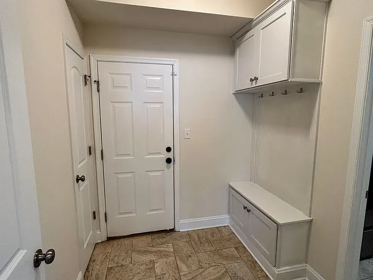 4901 Warwick Rd E — Photo 5