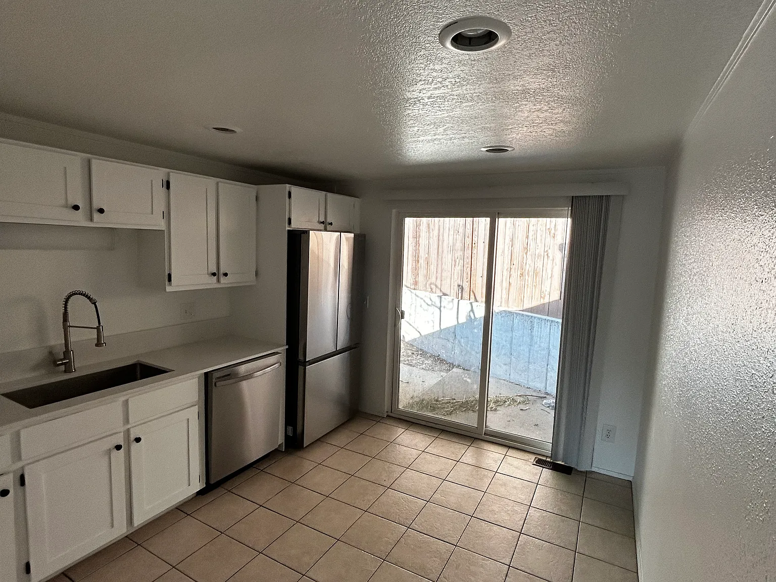 2 bed, 920 sqft, $1,675 — Photo 2