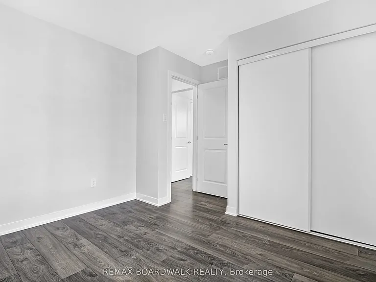 210 Verulam St — Photo 16