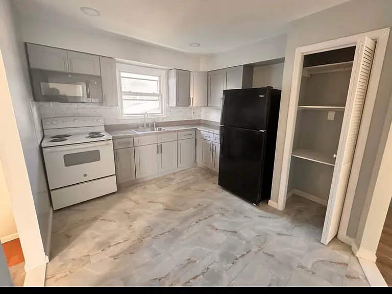 249-11 Weller Ave — Photo 4