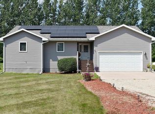 615 N Albion St, Stacyville, IA 50476