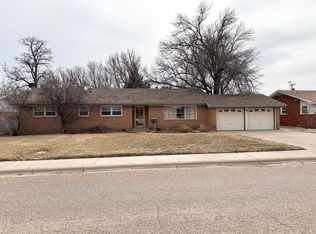 709 W Maple St, Dimmitt, TX 79027