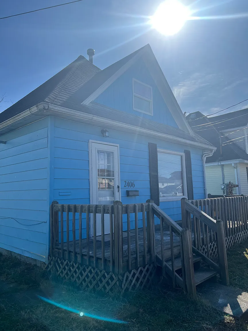 2406 Clement Ave photo 1