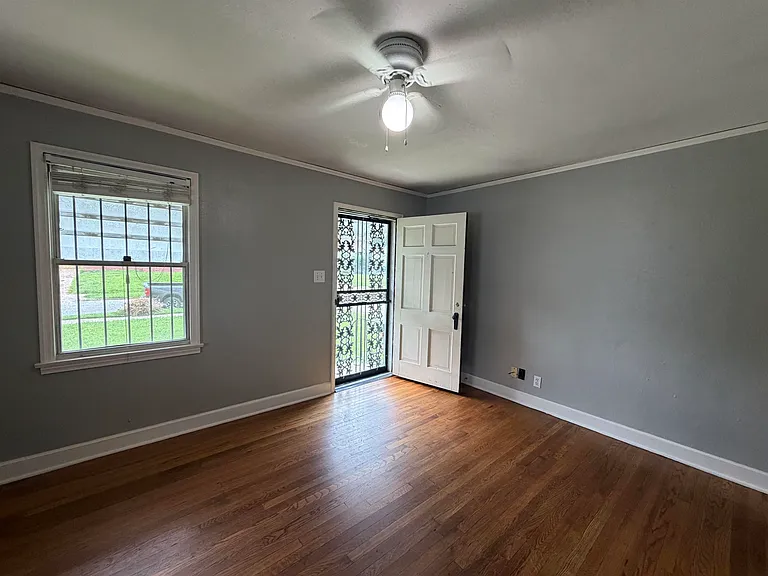 3588 Marion Ave — Photo 2