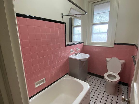 3rd image of 600 N 16th St APT I