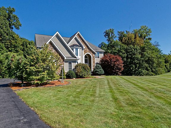 3rd image of 35 Knollwood Dr