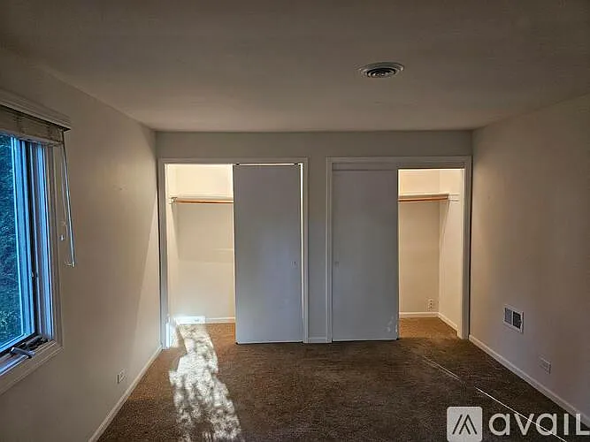 617 W Everett Rd #COACH HOUSE — Photo 12