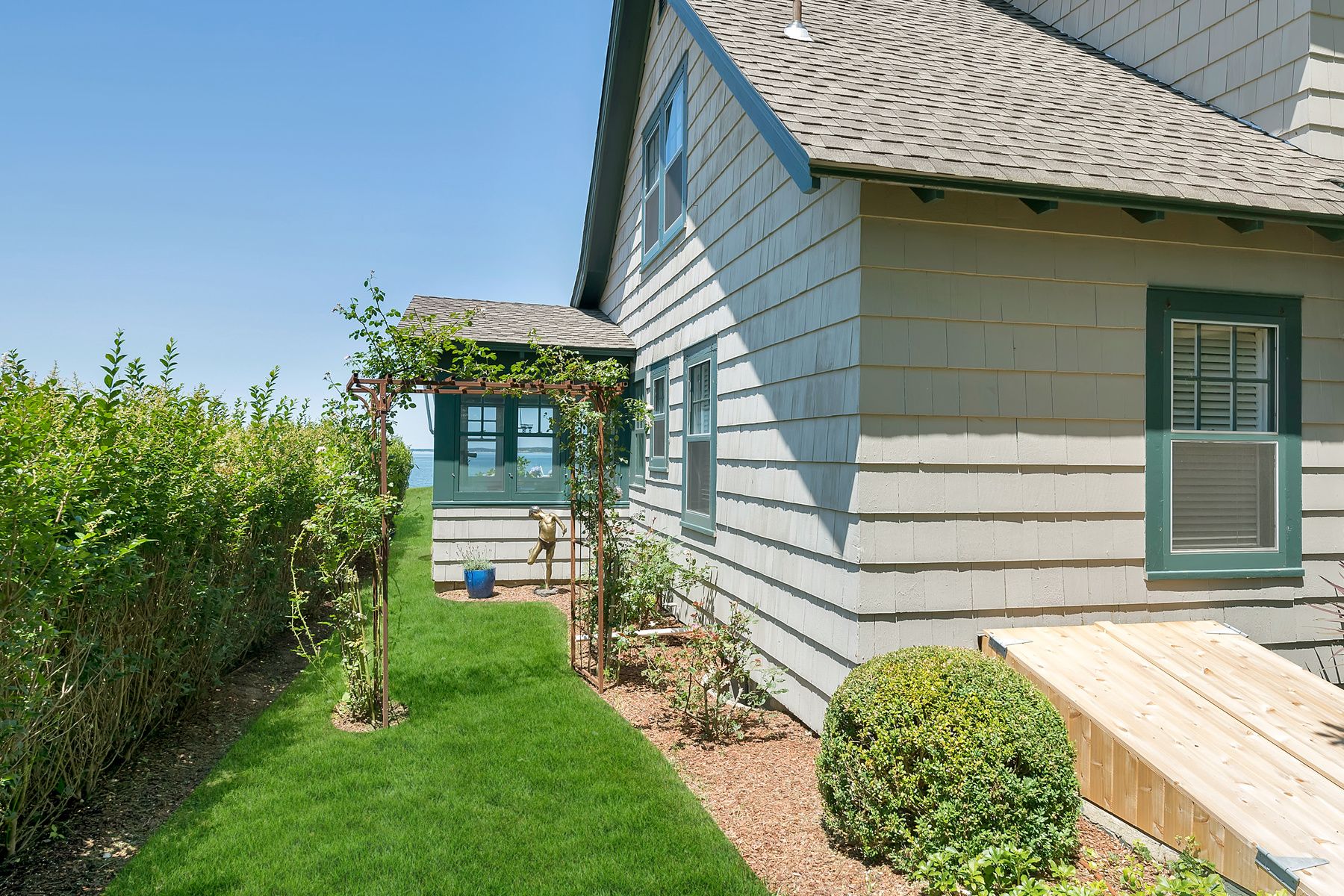 101 Edgemere Dr (formerly 39 Shore Dr) in Southampton Out East