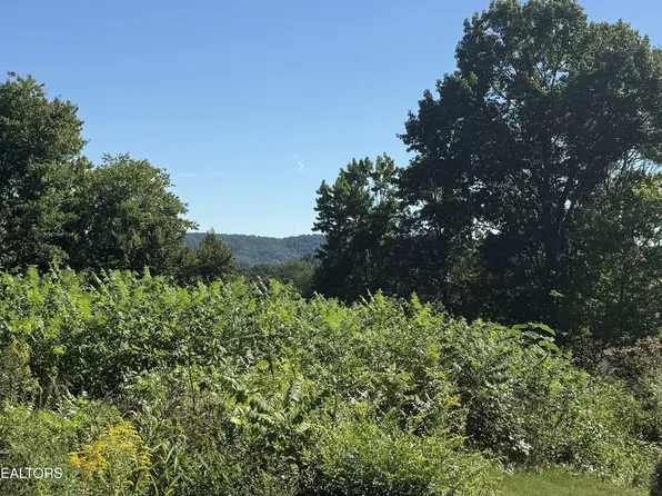 3356 Whispering Oaks Dr, Knoxville, TN 37938