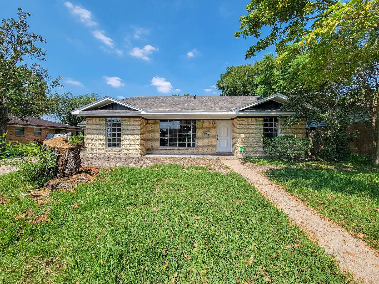 Recently Remodeled 3 Bedroom 2.5 Bath Lease Home — Photo 1
