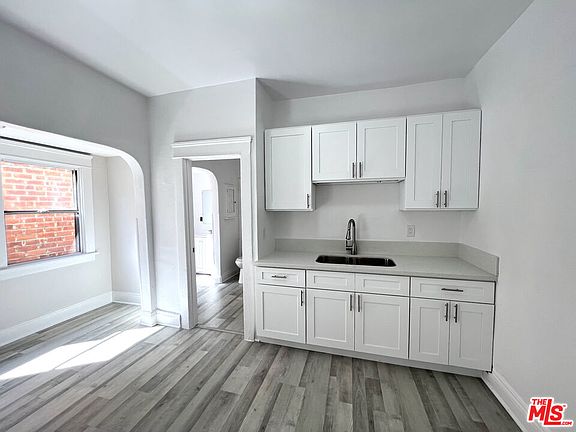 3rd image of 156 W 32nd St APT 6