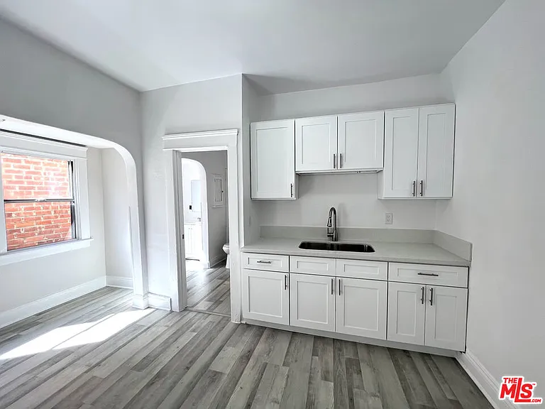 156 W 32nd St #6 — Photo 3