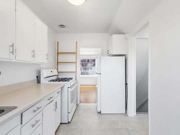 2149 Santa Clara Ave F - 1 bedroom | 1 bath — Photo 8