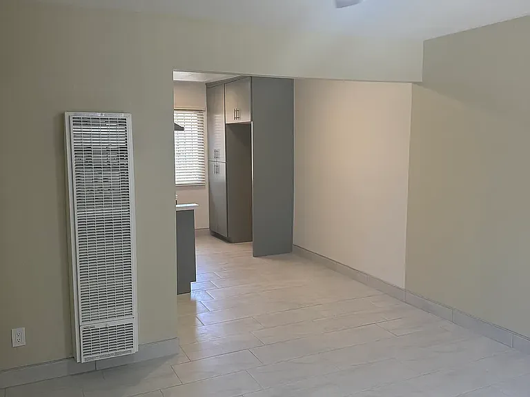 Apartments at 10623 S Budlong — Photo 8