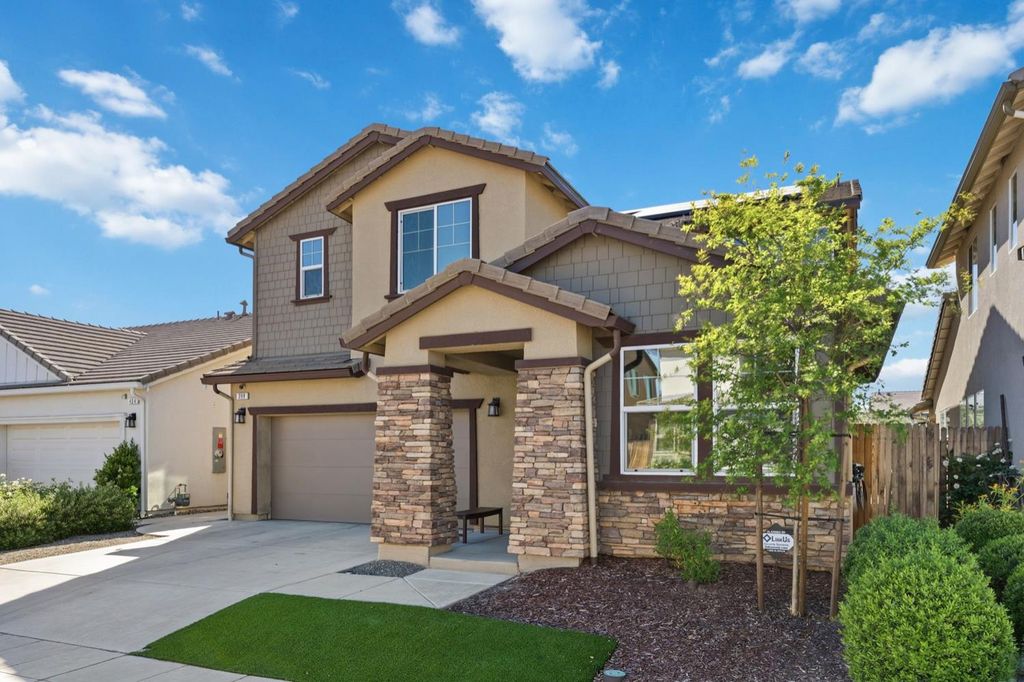 398 Atlantica Dr S, Madera, CA - View 2