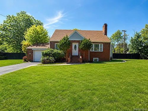 52 Hoffman Ln Photo 1