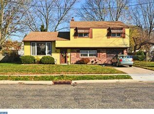 301 Cardinal Rd, Edgewater Park, NJ 08010