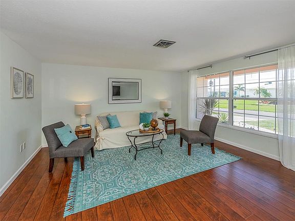5th image of 1351 Lakeside Dr