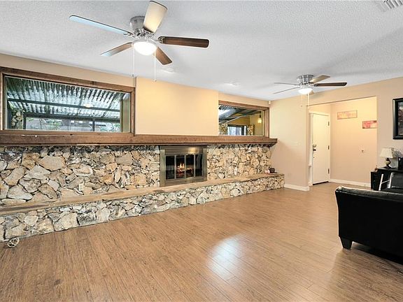 5th image of 341 Pickering Ct