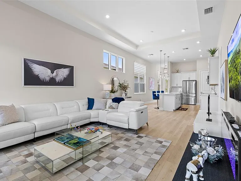 819 Liliana Dr — Photo 13