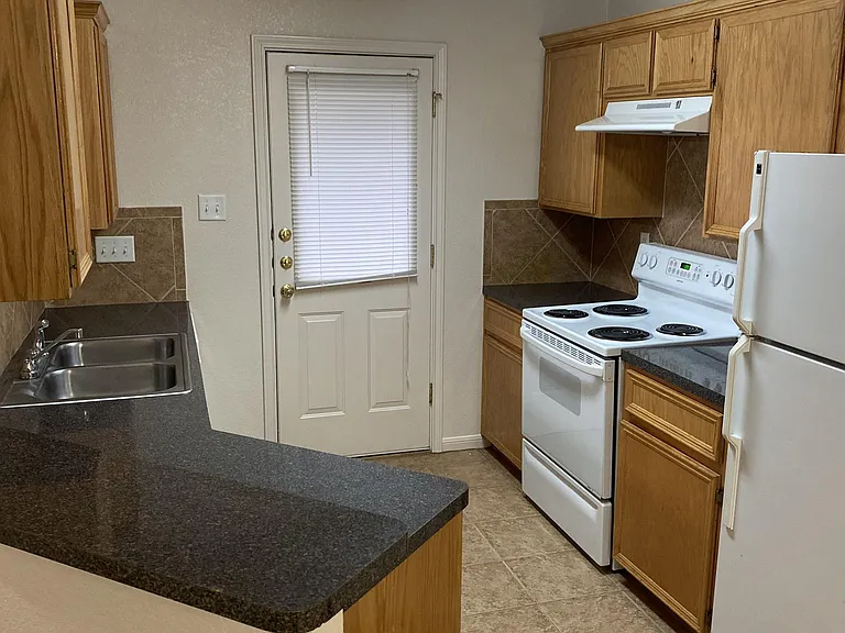 1104 Nicholas Cir #A — Photo 5