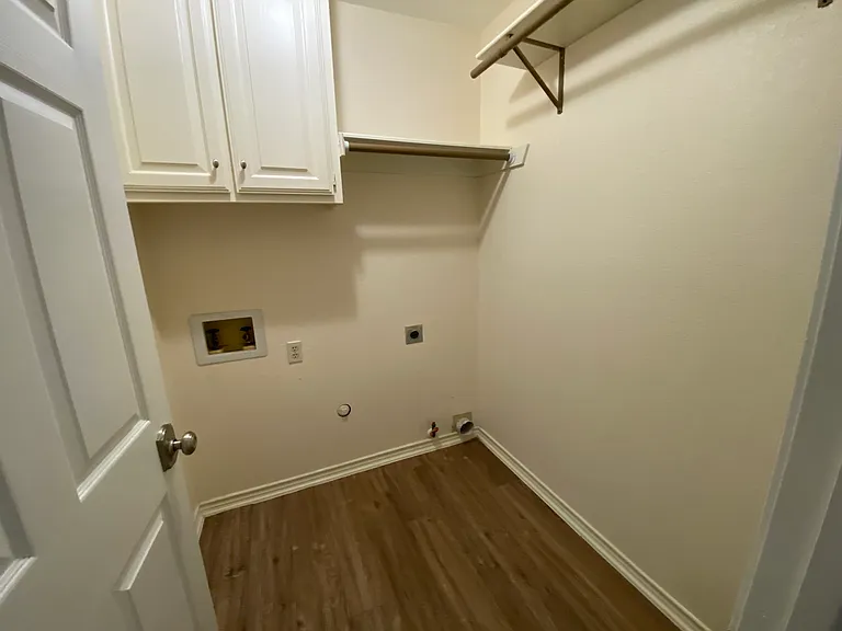 1011 Michelson Ln — Photo 13