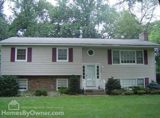 243 Edsall Ter, Pearl River, NY 10965