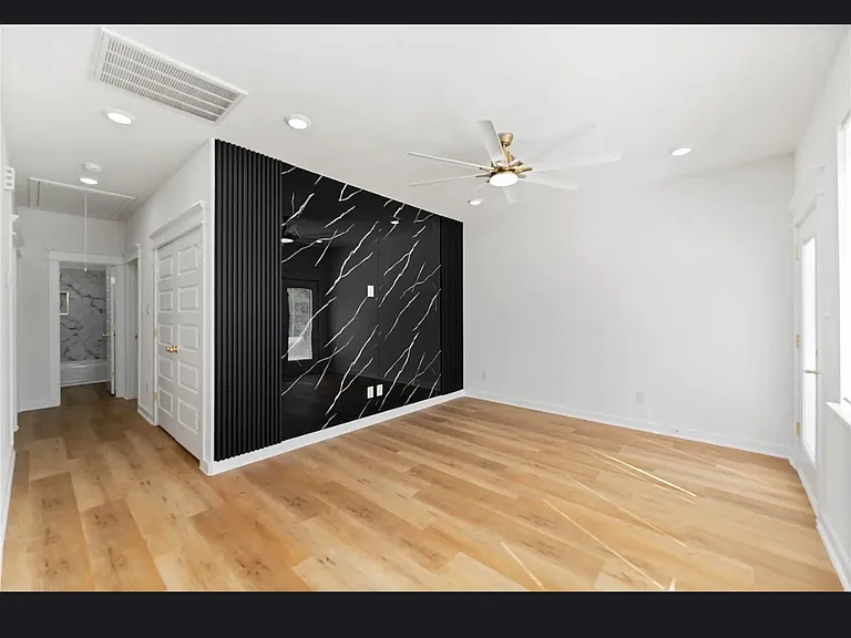 7809 Queen St — Photo 2
