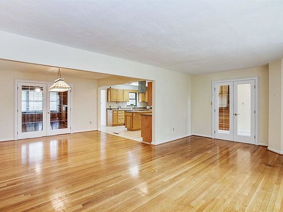 4th image of 600 Whitney Dr