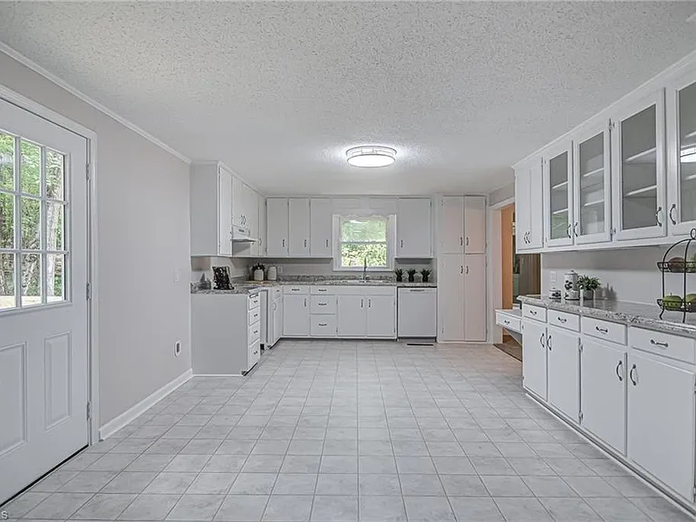 3790 New Walkertown Rd — Photo 4