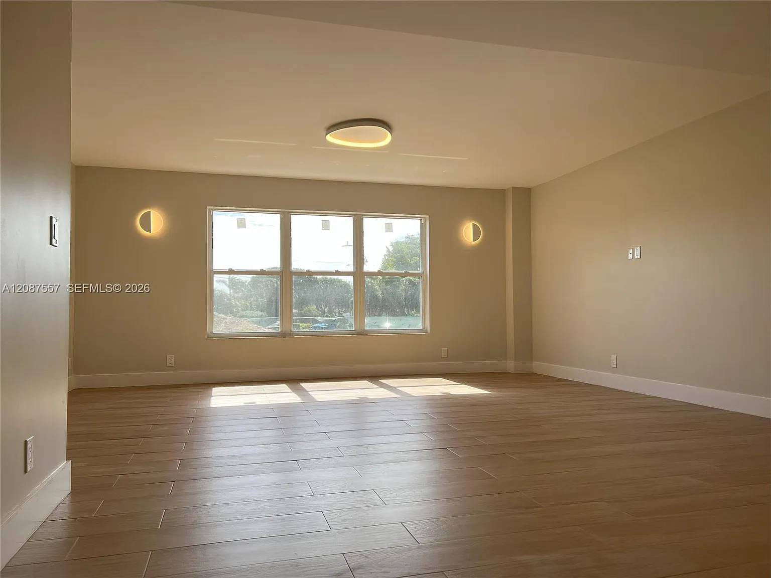 Middle River Tower Condo — Photo 4