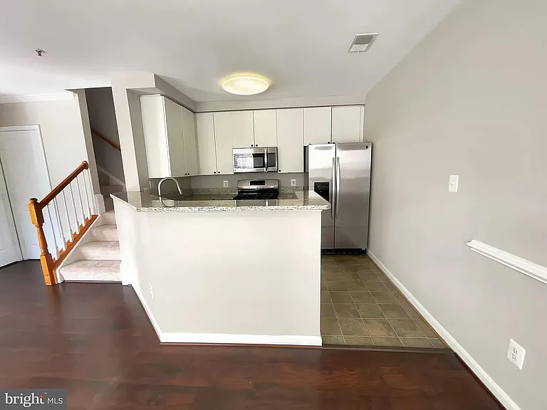2482 Angeline Dr #301 — Photo 3