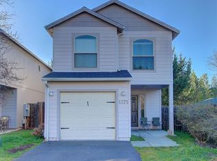 1375 Circle Wood Dr, Central Pt, OR 97502