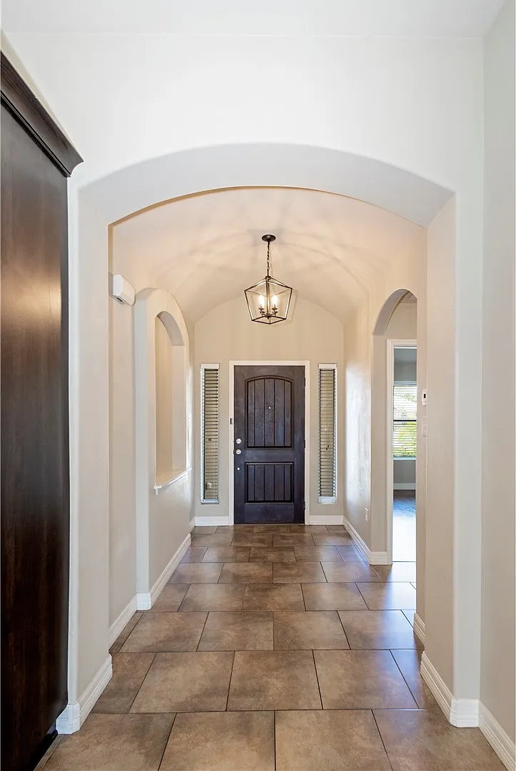 3 bed, 2.0 bath, 1586 sqft, $2,250 — Photo 3