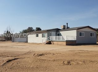 5949 Coyote Rd, Phelan, CA 92371