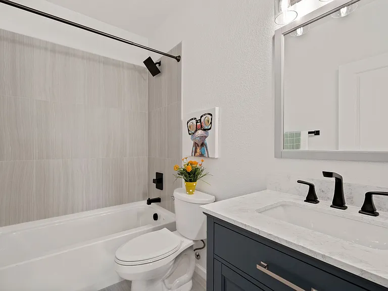 Full Bathroom in Walkout Basement