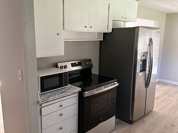 New appliances : range and dishwasher.