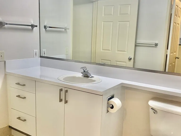 630 Sapodilla Ave #204 — Photo 8