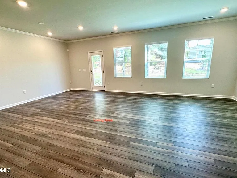 108 Jade Creek Dr — Photo 8