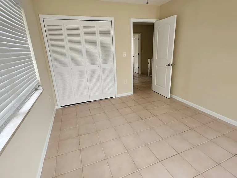1232 SW 30th Ct — Photo 7