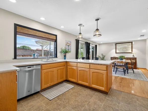 204 Prince Albert Court, Petaluma, CA 94954