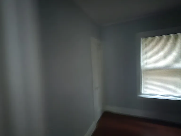 10918 S Vernon Ave — Photo 11