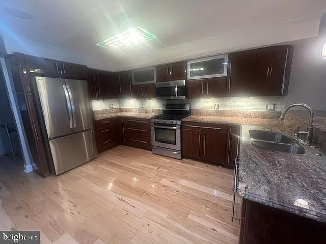 2 bed, 3.0 bath, 882 sqft, $3,000 — Photo 4