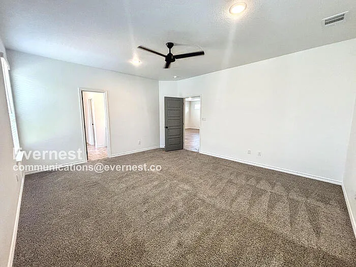 2123 Hornbeam St — Photo 10
