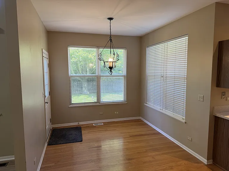 575 Capital Ln — Photo 12