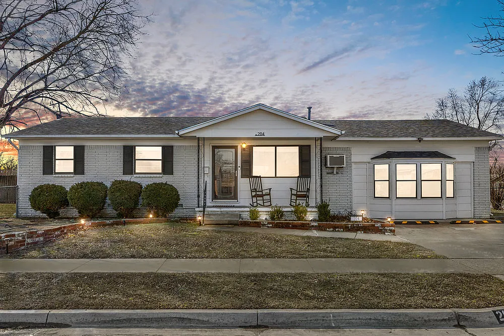 W 4th St, Owasso — Photo 1