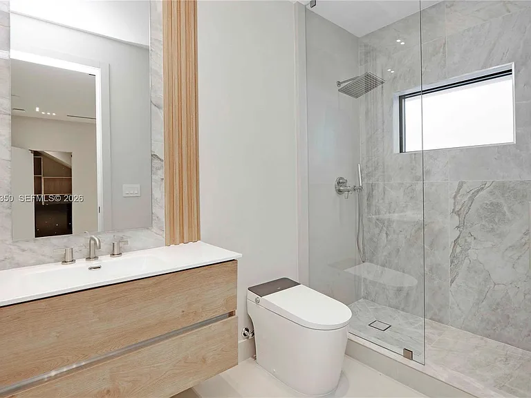 330 SW 19th Rd — Photo 31