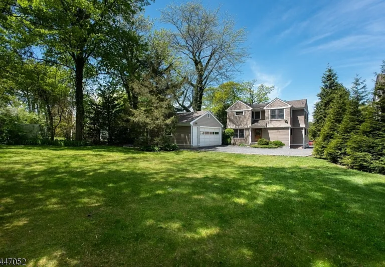 30 Gates Ave — Photo 5